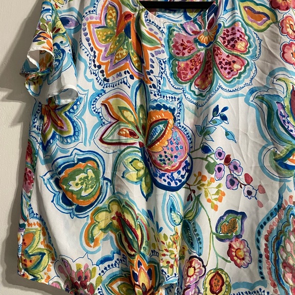 Woman top fairly used . Size m - Picture 2 of 4